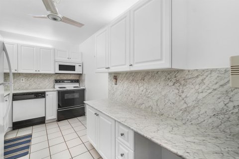 Condo in Boynton Beach, Florida, 2 bedrooms  № 2175960 - photo 16