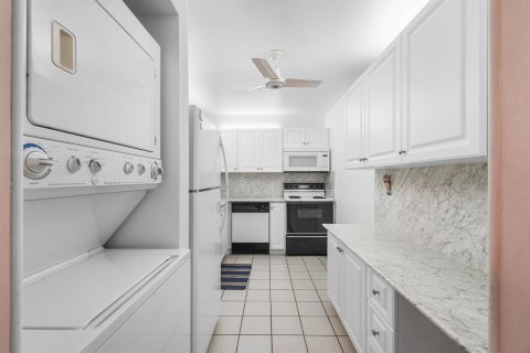 Condo in Boynton Beach, Florida, 2 bedrooms  № 2175960 - photo 14