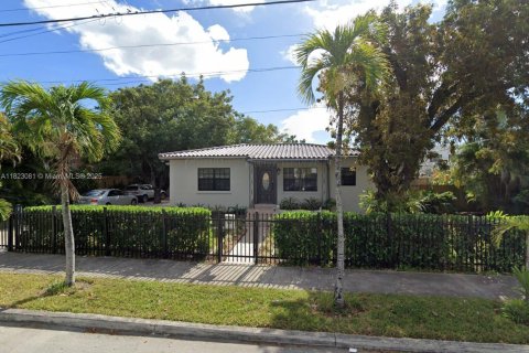Terreno en venta en Miami, Florida № 1787042 - foto 1
