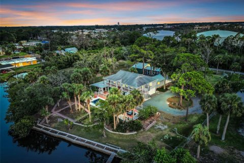 House in New Port Richey, Florida 4 bedrooms, 149.76 sq.m. № 2112193