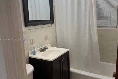 Villa ou maison à louer à Pembroke Pines, Floride: 3 chambres, 108.7 m2 № 2064094 - photo 6