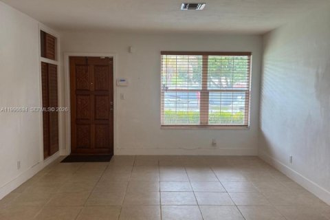 Villa ou maison à louer à Pembroke Pines, Floride: 3 chambres, 108.7 m2 № 2064094 - photo 3