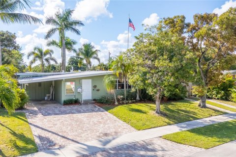 Casa en venta en Pompano Beach, Florida, 3 dormitorios, 144.93 m2 № 1977135 - foto 1