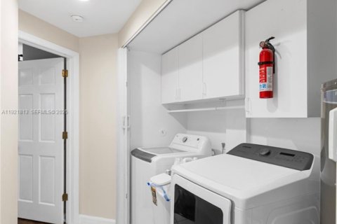 Casa en venta en Pompano Beach, Florida, 3 dormitorios, 144.93 m2 № 1977135 - foto 29