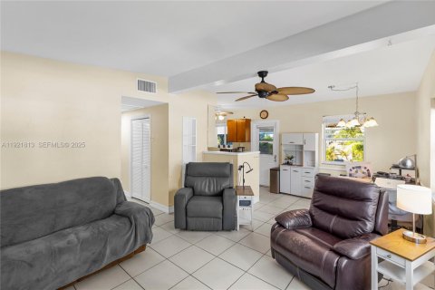 Casa en venta en Pompano Beach, Florida, 3 dormitorios, 144.93 m2 № 1977135 - foto 8