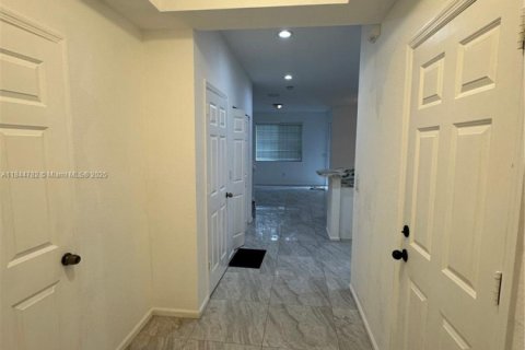 Townhouse in Riviera Beach, Florida 3 bedrooms, 151.15 sq.m. № 1841242 - photo 11