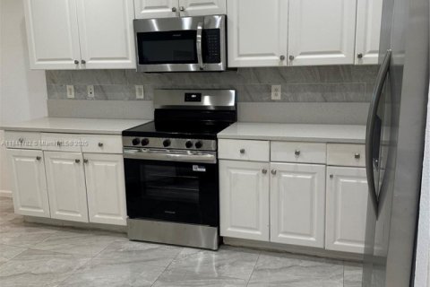 Townhouse in Riviera Beach, Florida 3 bedrooms, 151.15 sq.m. № 1841242 - photo 23