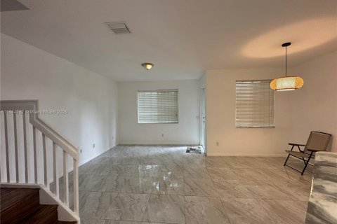 Townhouse in Riviera Beach, Florida 3 bedrooms, 151.15 sq.m. № 1841242 - photo 12