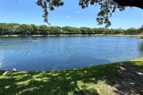 Townhouse in Riviera Beach, Florida 3 bedrooms, 151.15 sq.m. № 1841242 - photo 16