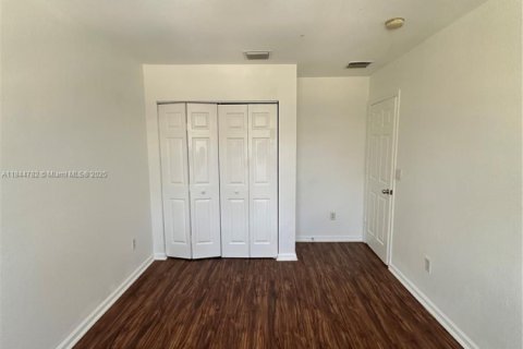 Townhouse in Riviera Beach, Florida 3 bedrooms, 151.15 sq.m. № 1841242 - photo 5