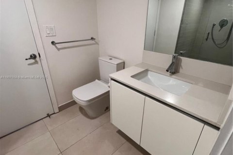 Снять в аренду кондоминиум в Бей-Харбор-Айлендс, Флорида 2 спальни, 112.88м2, № 1963920 - фото 5