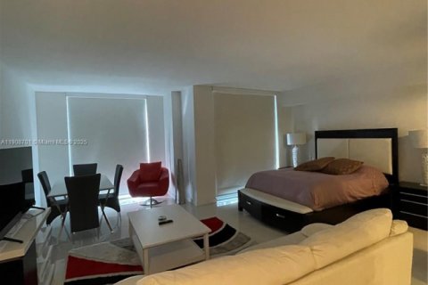 Condo in Miami, Florida  № 1964630 - photo 16