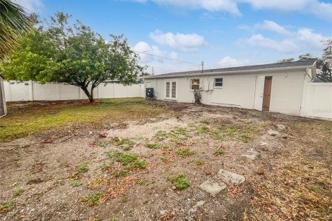 House in Pinellas Park, Florida 2 bedrooms, 99.13 sq.m. № 1741139 - photo 8