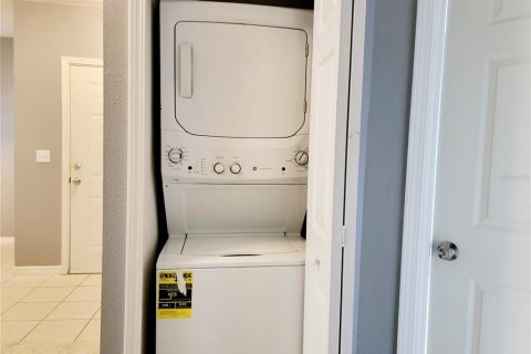 Снять в аренду кондоминиум в Ривервью, Флорида 6 комнат, 106.93м2, № 2233582 - фото 13