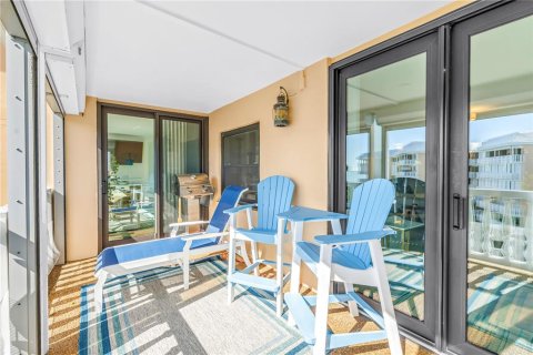 Condo in Saint Pete Beach, Florida, 2 bedrooms  № 2396333 - photo 18