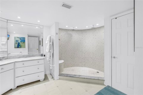 Condo in Saint Pete Beach, Florida, 2 bedrooms  № 2396333 - photo 26