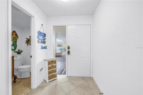 Condo in Saint Pete Beach, Florida, 2 bedrooms  № 2396333 - photo 28
