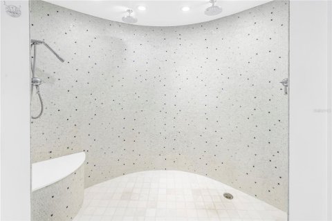 Condo in Saint Pete Beach, Florida, 2 bedrooms  № 2396333 - photo 27
