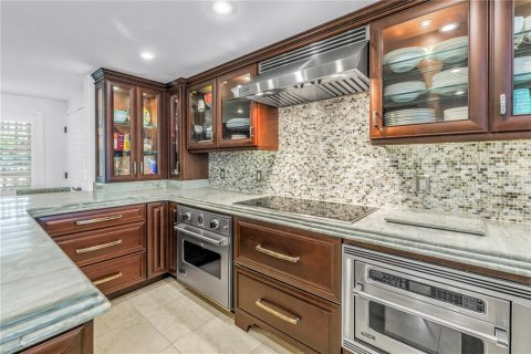 Condo in Saint Pete Beach, Florida, 2 bedrooms  № 2396333 - photo 5