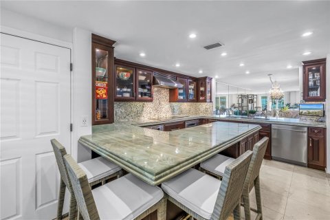 Condo in Saint Pete Beach, Florida, 2 bedrooms  № 2396333 - photo 7