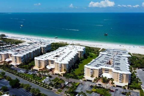 Condo in Saint Pete Beach, Florida, 2 bedrooms  № 2396333 - photo 2