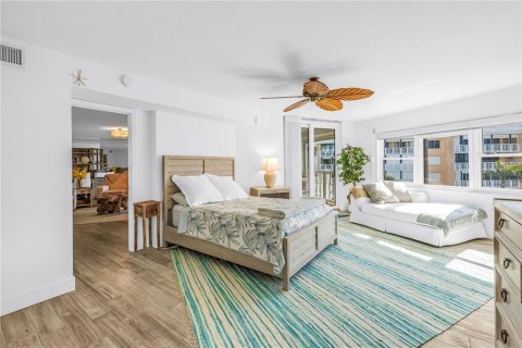 Condo in Saint Pete Beach, Florida, 2 bedrooms  № 2396333 - photo 19