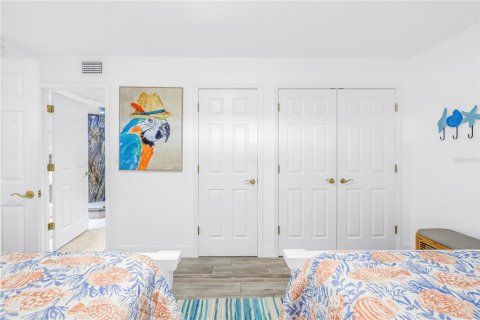 Condo in Saint Pete Beach, Florida, 2 bedrooms  № 2396333 - photo 30