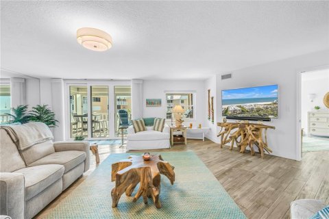 Condo in Saint Pete Beach, Florida, 2 bedrooms  № 2396333 - photo 12
