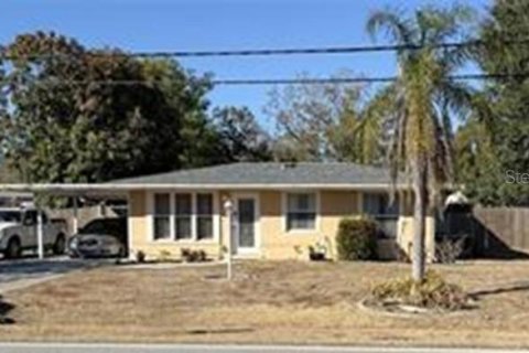 House in Port Charlotte, Florida 2 bedrooms, 77.02 sq.m. № 2099016