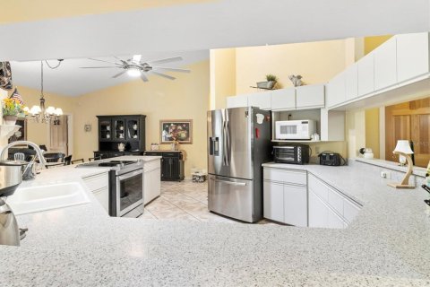 House in Hernando, Florida 4 bedrooms, 292.46 sq.m. № 1760606 - photo 13