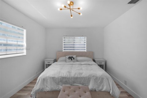House in Margate, Florida 4 bedrooms, 135.45 sq.m. № 1731485 - photo 15