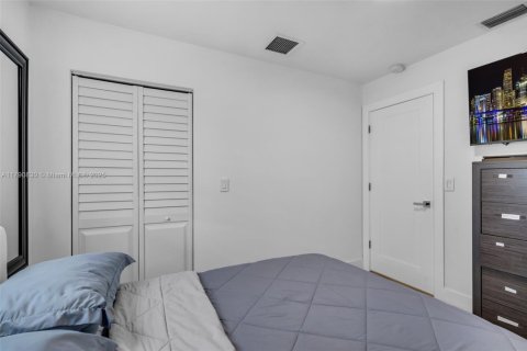 House in Margate, Florida 4 bedrooms, 135.45 sq.m. № 1731485 - photo 22