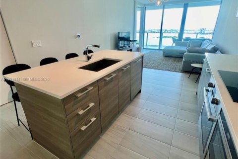 Condominio en alquiler en Miami, Florida, 2 dormitorios, 99.13 m2 № 1992338 - foto 4