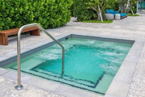 Condominio en alquiler en Miami, Florida, 2 dormitorios, 99.13 m2 № 1992338 - foto 23