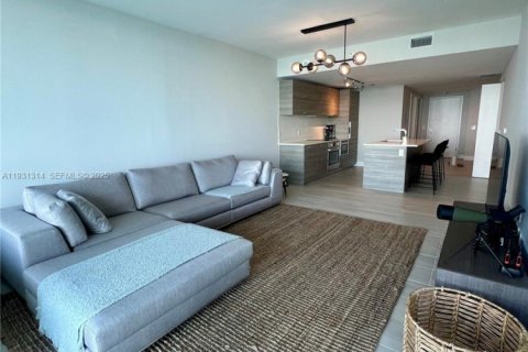 Condominio en alquiler en Miami, Florida, 2 dormitorios, 99.13 m2 № 1992338 - foto 2
