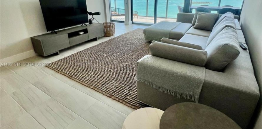 Condominio en Miami, Florida, 2 dormitorios  № 1992338