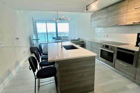 Condominio en alquiler en Miami, Florida, 2 dormitorios, 99.13 m2 № 1992338 - foto 5