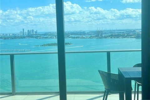 Condominio en alquiler en Miami, Florida, 2 dormitorios, 99.13 m2 № 1992338 - foto 8