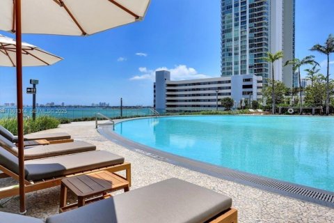 Condominio en alquiler en Miami, Florida, 2 dormitorios, 99.13 m2 № 1992338 - foto 12
