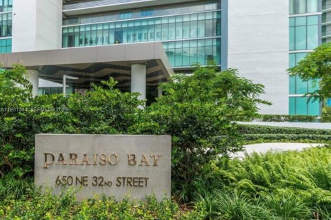 Condominio en alquiler en Miami, Florida, 2 dormitorios, 99.13 m2 № 1992338 - foto 18