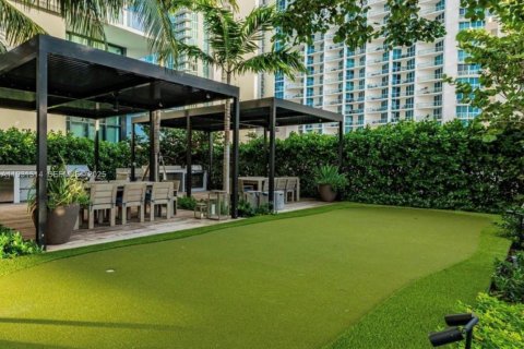 Condominio en alquiler en Miami, Florida, 2 dormitorios, 99.13 m2 № 1992338 - foto 13