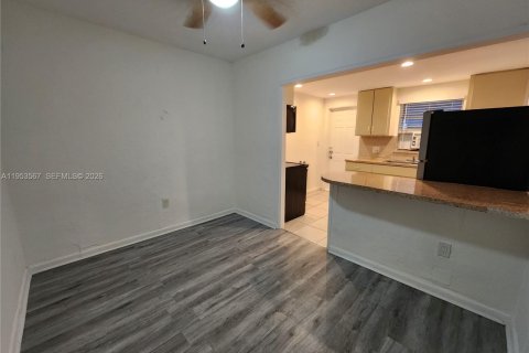 Apartamento en alquiler en Miami, Florida, 2 dormitorios, 154.96 m2 № 2054871 - foto 8