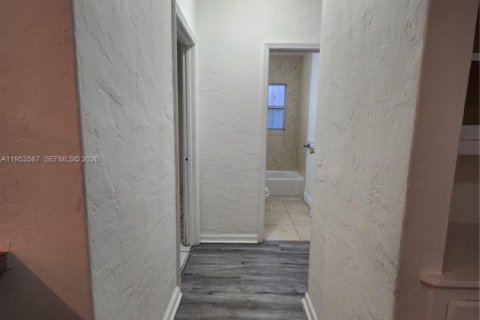 Apartamento en alquiler en Miami, Florida, 2 dormitorios, 154.96 m2 № 2054871 - foto 9