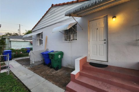 Apartamento en alquiler en Miami, Florida, 2 dormitorios, 154.96 m2 № 2054871 - foto 3