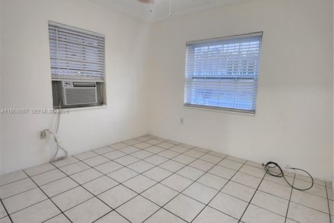 Apartamento en alquiler en Miami, Florida, 2 dormitorios, 154.96 m2 № 2054871 - foto 10