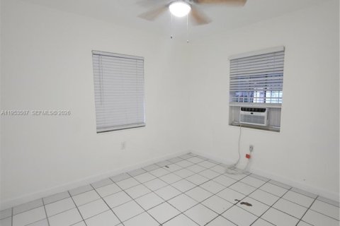 Apartamento en alquiler en Miami, Florida, 2 dormitorios, 154.96 m2 № 2054871 - foto 11