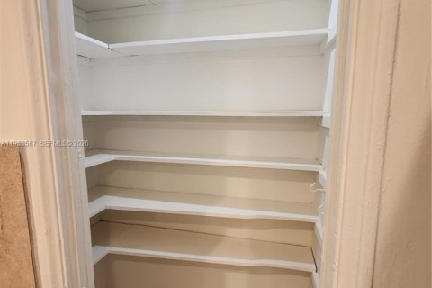 Apartamento en alquiler en Miami, Florida, 2 dormitorios, 154.96 m2 № 2054871 - foto 6