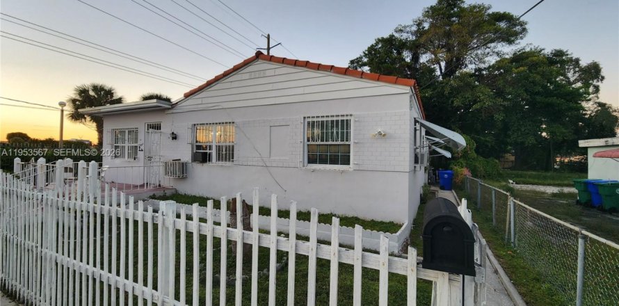 Apartamento en Miami, Florida 2 dormitorios, 154.96 m2 № 2054871