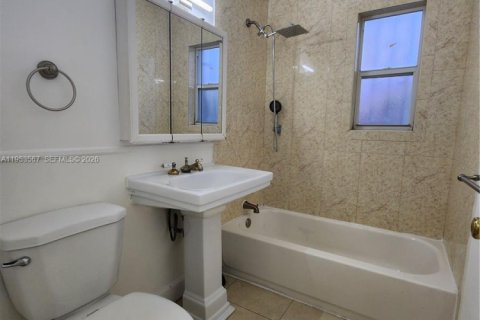 Apartamento en alquiler en Miami, Florida, 2 dormitorios, 154.96 m2 № 2054871 - foto 12