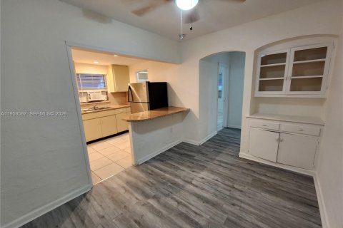 Apartamento en alquiler en Miami, Florida, 2 dormitorios, 154.96 m2 № 2054871 - foto 7